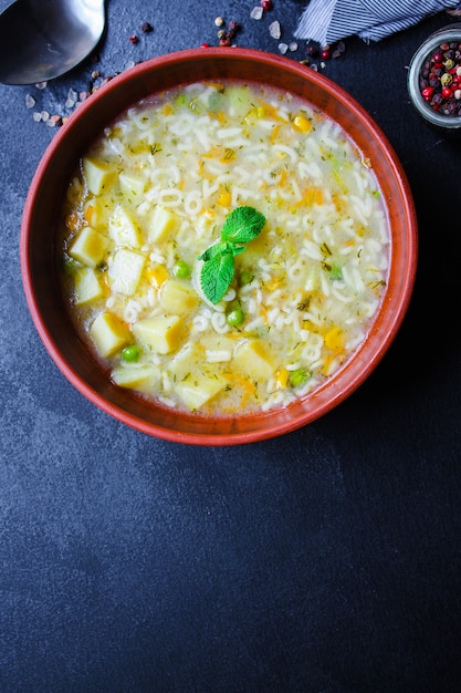 Sopa de verduras y pasta