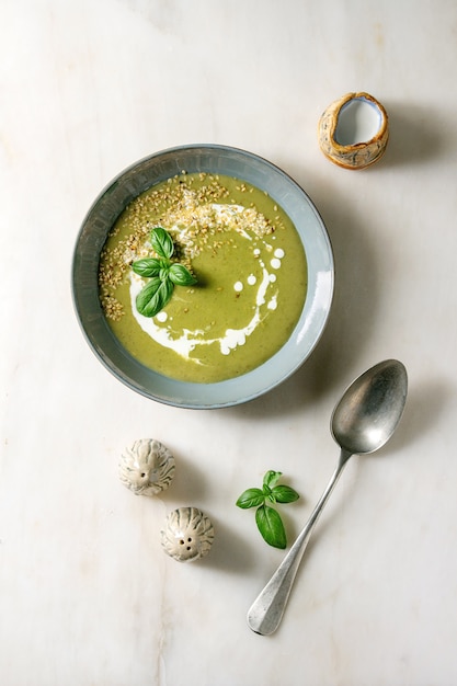 Sopa de verduras verde