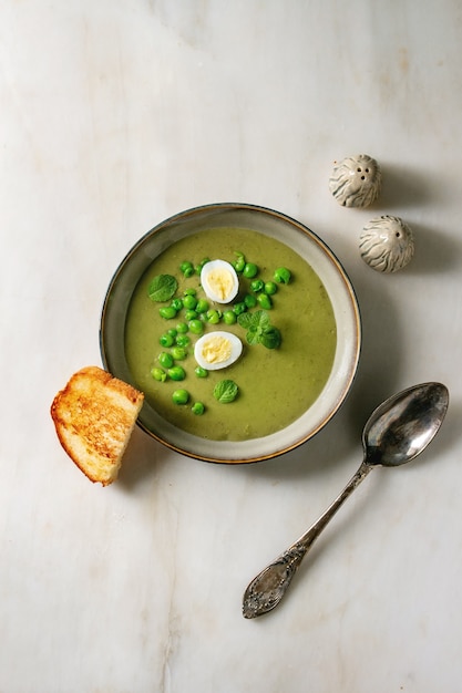 Sopa de verduras verde