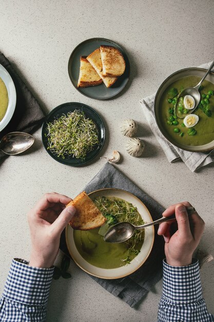 Sopa de verduras verde