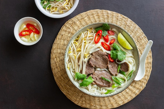 Sopa vietnamita Pho Bo con carne de res Comida asiática Cocina nacional