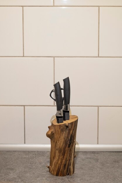 Soporte para cuchillos de madera con ranura - Una casa en el árbol