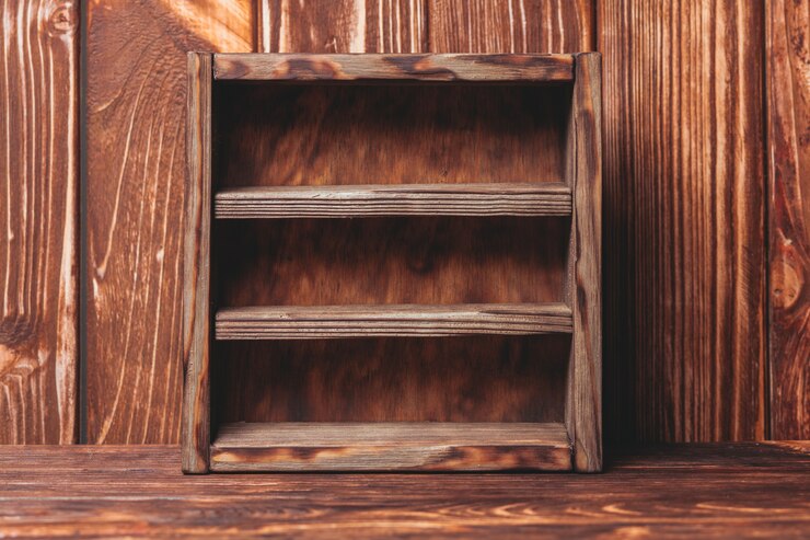 Foto soporte de estante vintage en el fondo de madera