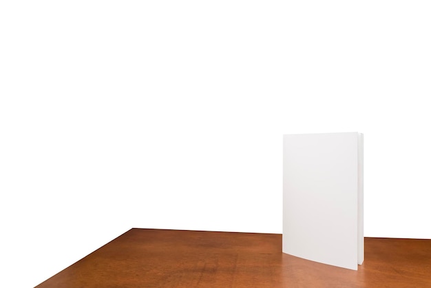 Soporte maqueta marco menú tarjeta carpa desenfoque fondo clave diseño imagen patrón Hoja de papel blanco carpa tarjeta sobre mesa de madera blanco fondo aislado