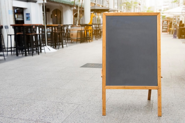 Soporte de pizarra de madera para restaurante de menú y caballete de bienvenida de cafetería con espacio para copiar y trazado de recorte