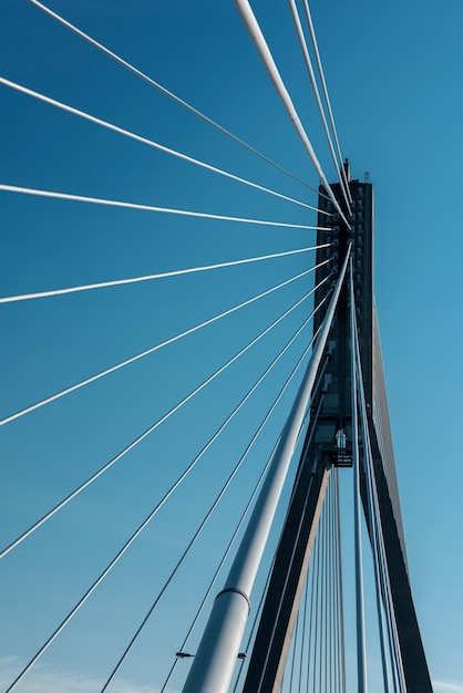 Soporte de puente con cables