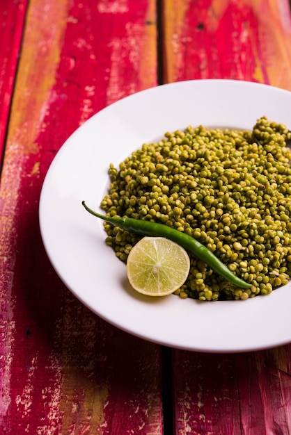 Sorghum auch bekannt als Jowar oder Juaror Cholam in Tamil und Hurda in Marathi. Von Dezember bis Januar feiern Landwirte in Indien die Hurda Party, Hurda bedeutet auch Vorstufe oder Tender Jowar