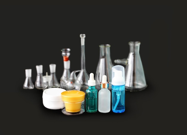 Foto soro hidratante e branqueador da pele soro ácidos de frutas frasco volumétrico de vidro de laboratório