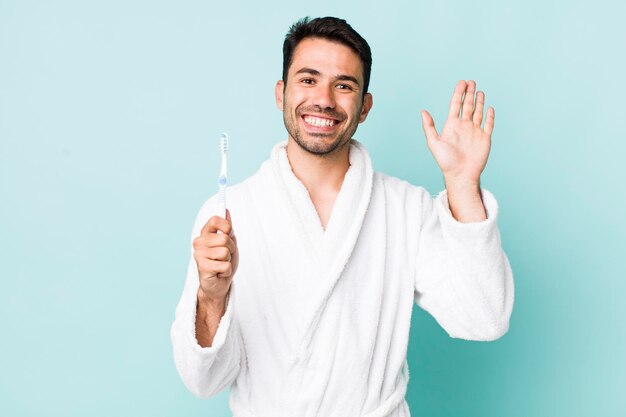 Sorrindo alegremente acenando com a mão dando boas-vindas e cumprimentando você