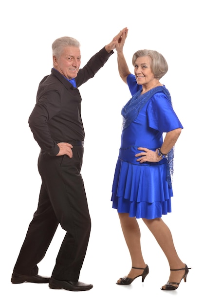 Foto sorrindo casal sênior dançando