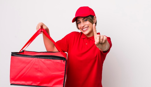 sorrindo com orgulho e confiança, tornando-se o número um