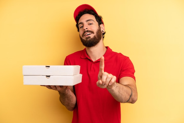 sorrindo com orgulho e confiança, tornando-se o número um