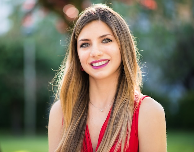 Foto sorrindo, mulher jovem, retrato