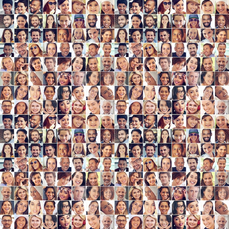 Foto sorrisos ao redor do mundo imagem composta de um grande grupo de diversas pessoas sorrindo