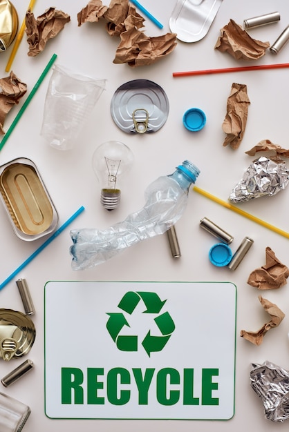 Sortieren Sie Ihren Müll Knautschfolie Papier und Plastik
