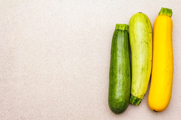 Sortierte bunte Zucchini