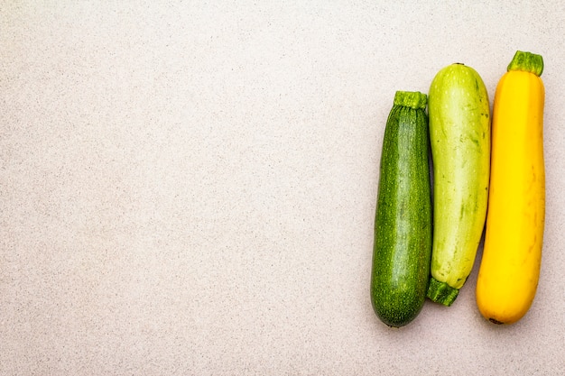 Sortierte bunte Zucchini