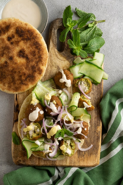 Foto sortiment mit leckerer proteinreicher veganer mahlzeit