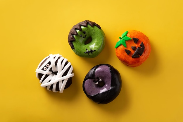 Foto sortimento de donuts de halloween