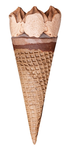 Sorvete de cone de waffle de chocolate isolado em fundo branco com traçado de recorte