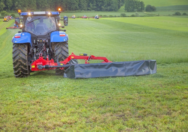 Sorvete de cortador em um campo agrícola