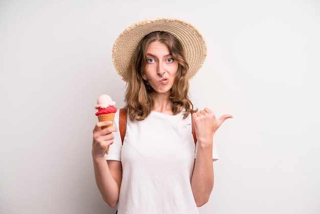 Sorvete de menina adolescente e conceito de verão