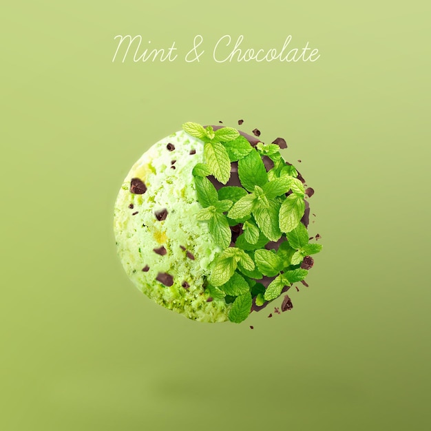 Sorvete de menta e chocolate. Bola de sorvete verde com gotas de chocolate em fundo gradiente.