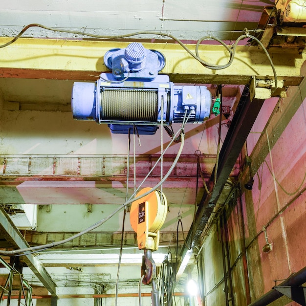 Sótano de una estación de bombeo de agua abandonado post-apocalíptico