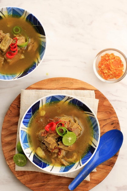 Soto Sapi o Soto Daging, es una sopa especial de Indonesia. Este plato hecho con caldo de res con chuleta de carne. Menú popular para Idul Adha