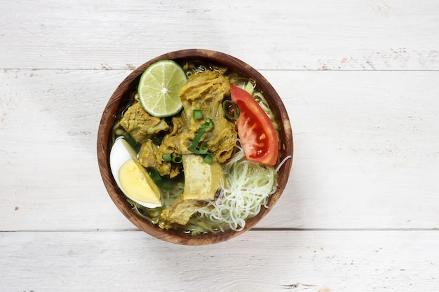 Soto Sapi ou Soto Daging, é uma sopa especial da Indonésia, feita de caldo de carne com costeleta de carne.