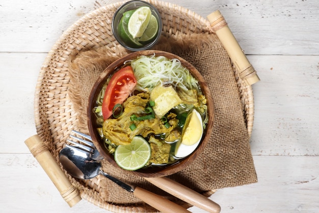 Soto Sapi ou Soto Daging, é uma sopa especial da Indonésia, feita de caldo de carne com costeleta de carne.