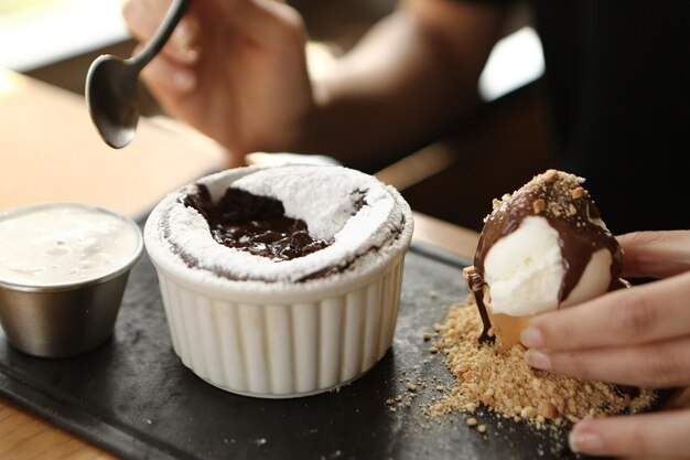 Soufflé de chocolate con helado