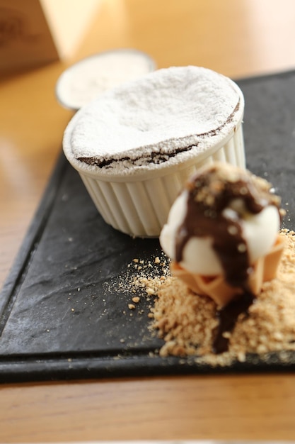 Soufflé de chocolate con helado