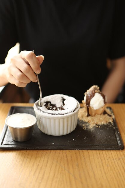 Soufflé de chocolate con helado