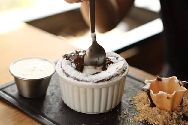 Soufflé de chocolate con helado