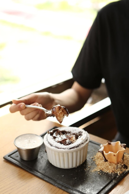 Soufflé de chocolate con helado