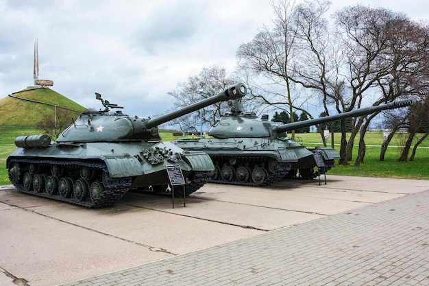 Sowjetische Militärausrüstung im Gedenkkomplex Kurgan Slavy Minsk Weißrussland