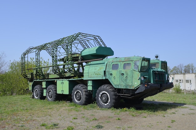 Foto sowjetischer militärtraktor zum transport von raketenwaffenköpfen