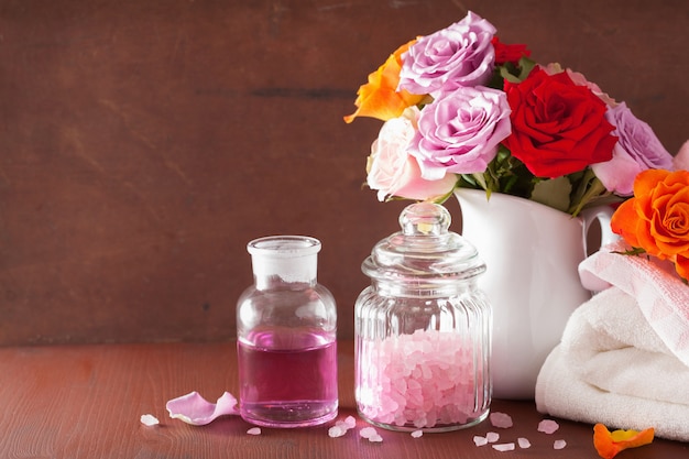 Spa aromaterapia con flores de rosas aceite esencial sal