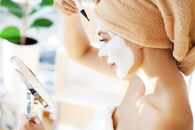 Spa Beauty Bio-Gesichtsmaskenanwendung im Day Spa Home