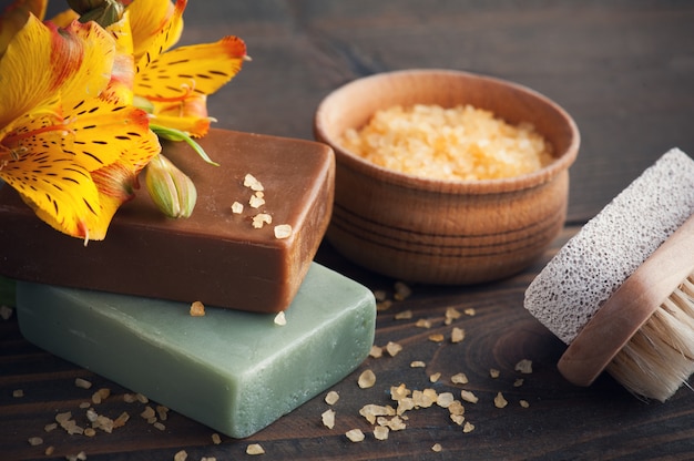 SPA Bio-Produkte mit Blumen