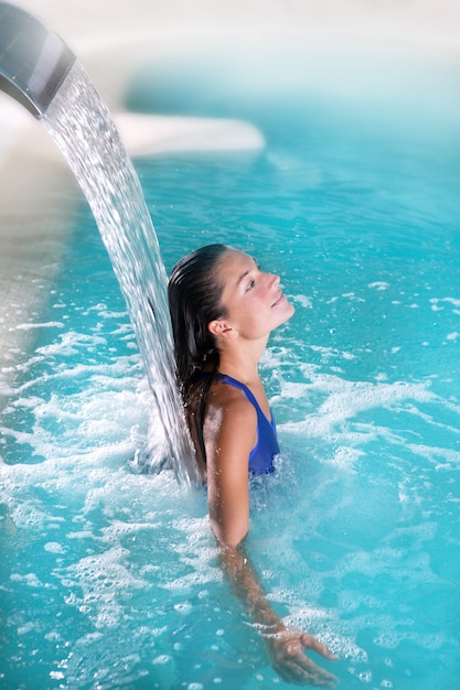 Spa Hydrotherapie Frau Wasserfall Jet