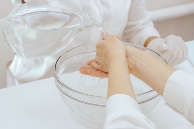 Spa Manicure in Bearbeitung