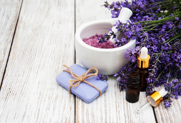 Spa-Produkte mit Lavendel