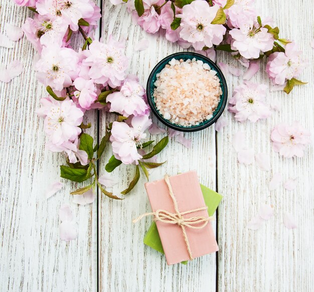 Spa-Produkte mit Sakura-Blüte