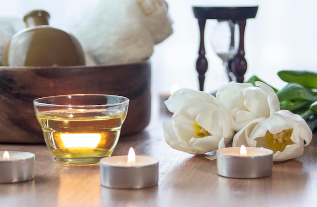 Spa-Stillleben mit Körperöl, Aromatherapie