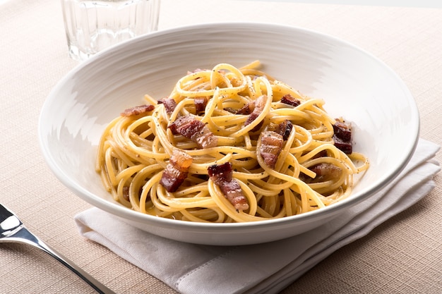 Spaghetti alla Carbanara aus Latium, Italien