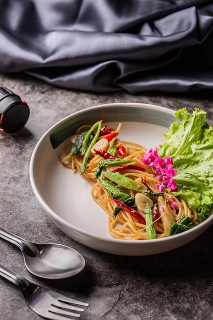 Spaghetti auf dem Tisch