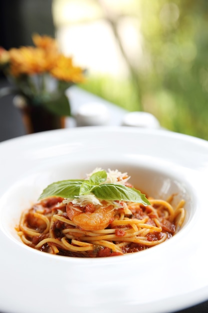 Spaghetti Bolognese mit Garnelen