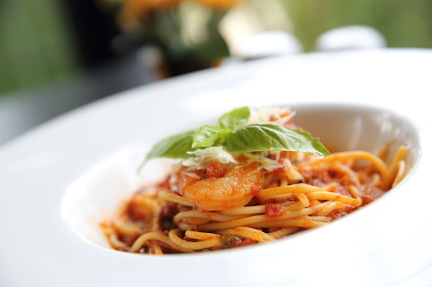 Spaghetti Bolognese mit Garnelen